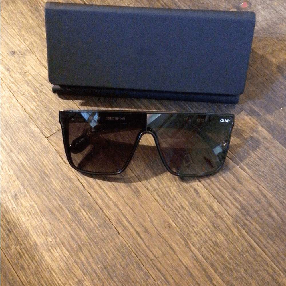 NEW ! Quay Shield NIGHT FALL Sunglasses in Black lARGE